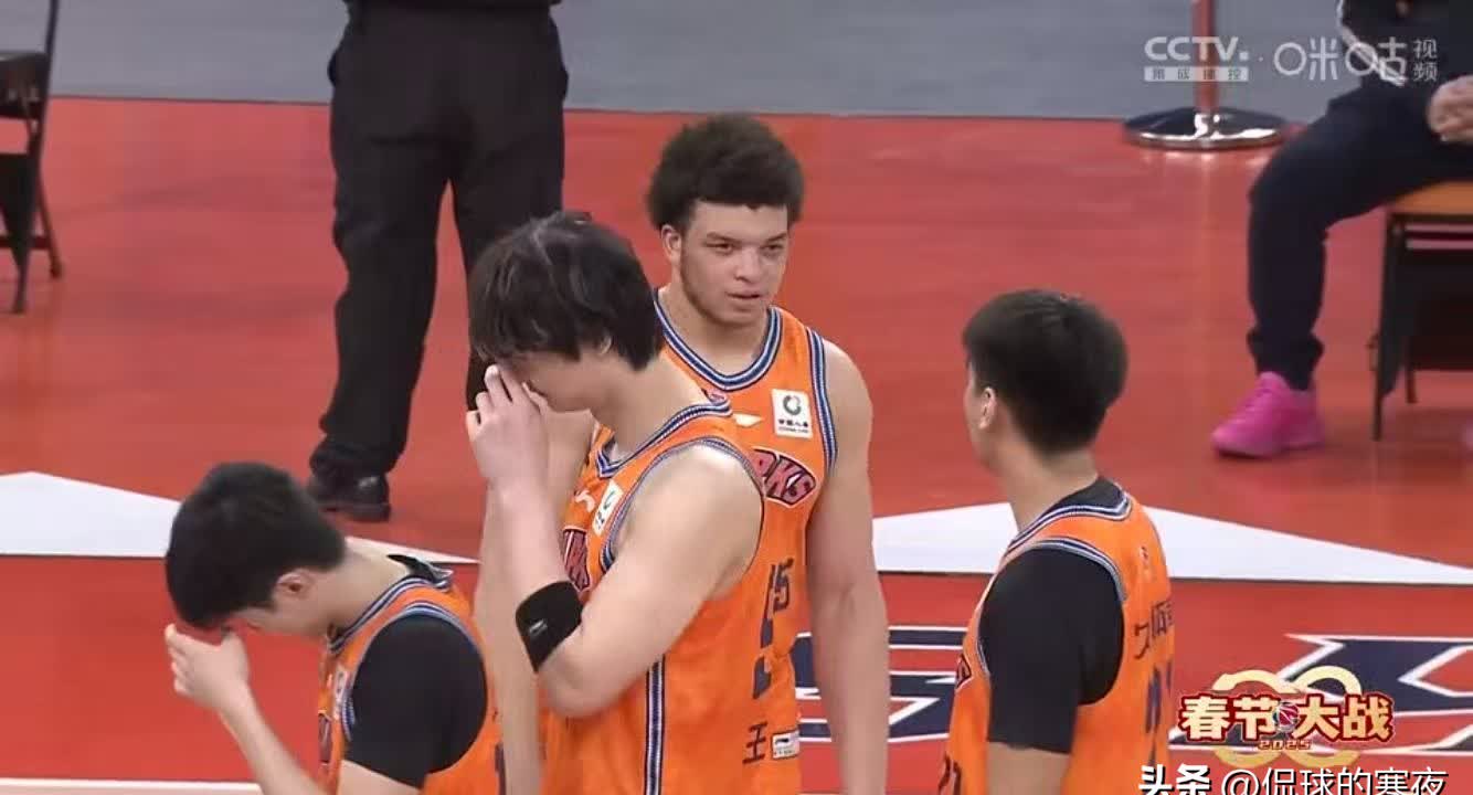 西藏男篮连胜告终，主场负于甘肃队
