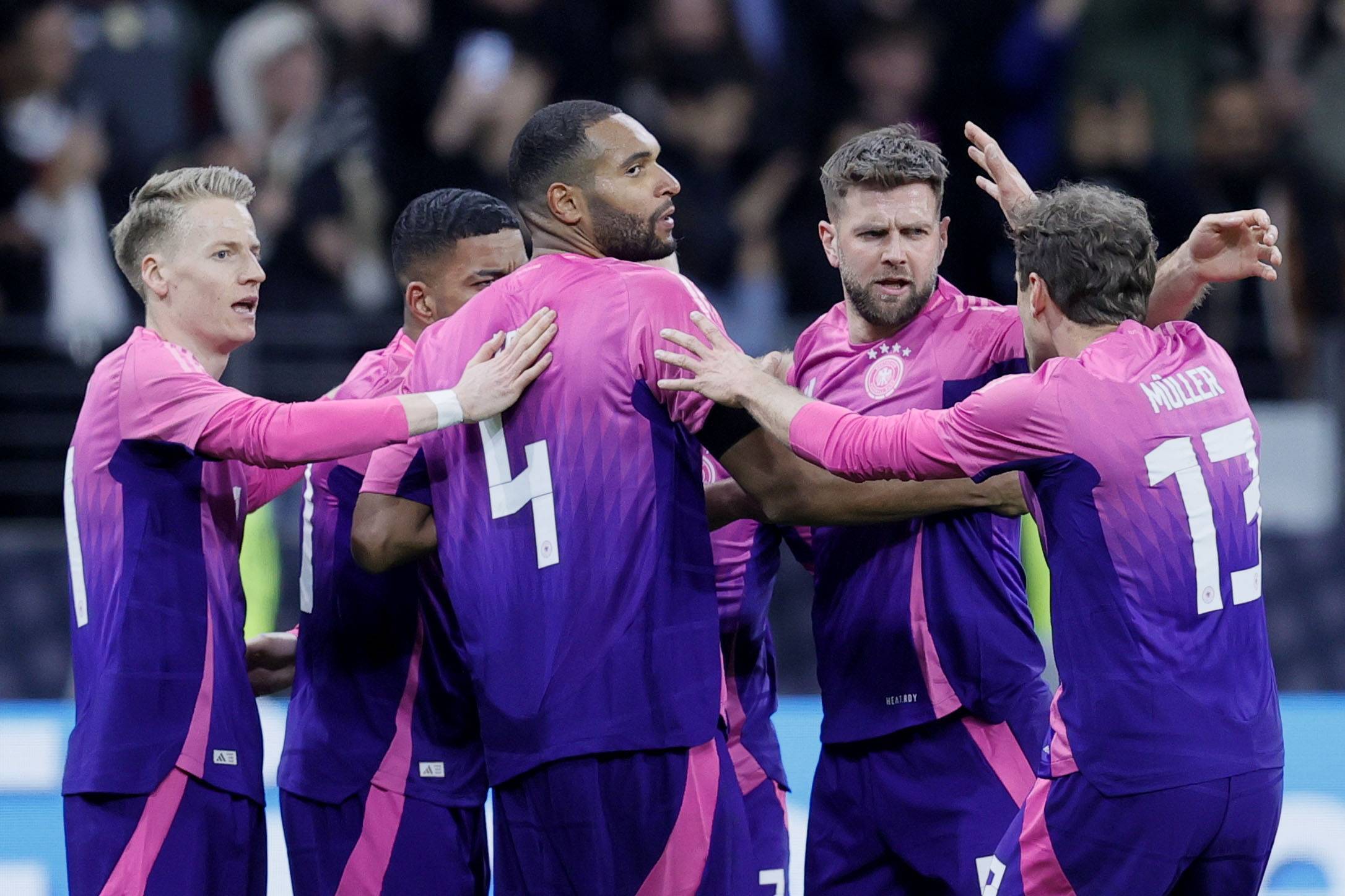 开云体育官网-中国队与德国队进行友谊赛交流