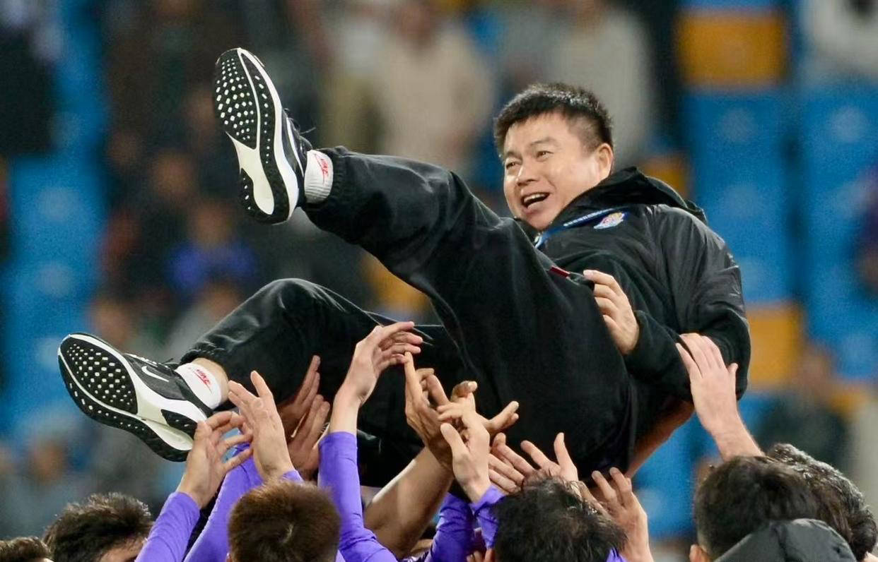 顶尖球队再上战场，全力争夺胜利的简单介绍