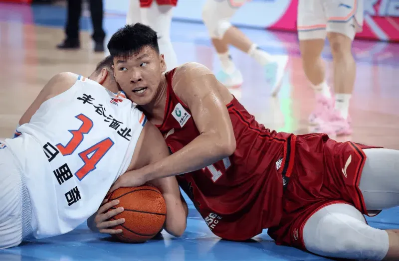 CBA比赛精彩瞬间引发球迷狂热的简单介绍 CBA比赛精彩瞬间引发球迷狂热的简单介绍