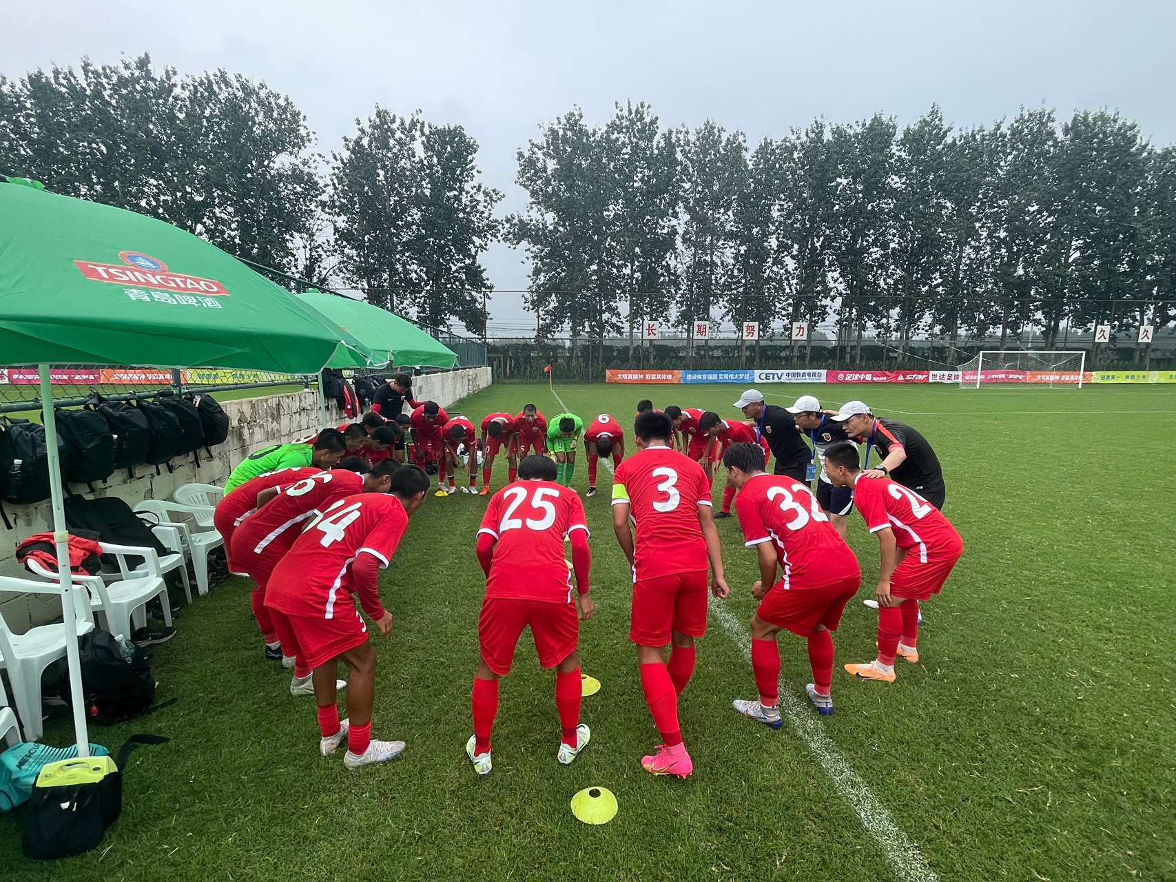 国内足球联赛的较量吸引观众眼球的简单介绍