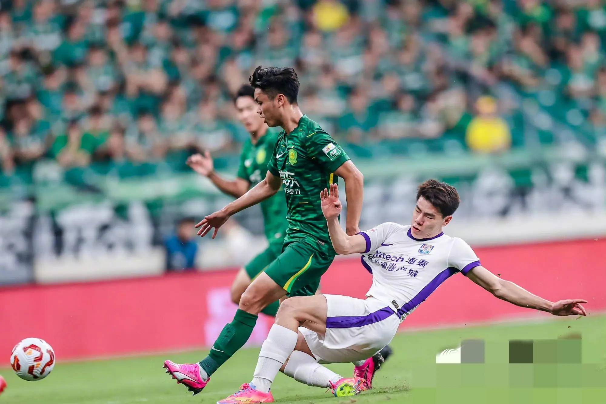 球员在比赛中展现出了高超的技战术水准 球员在比赛中展现出了高超的技战术水准