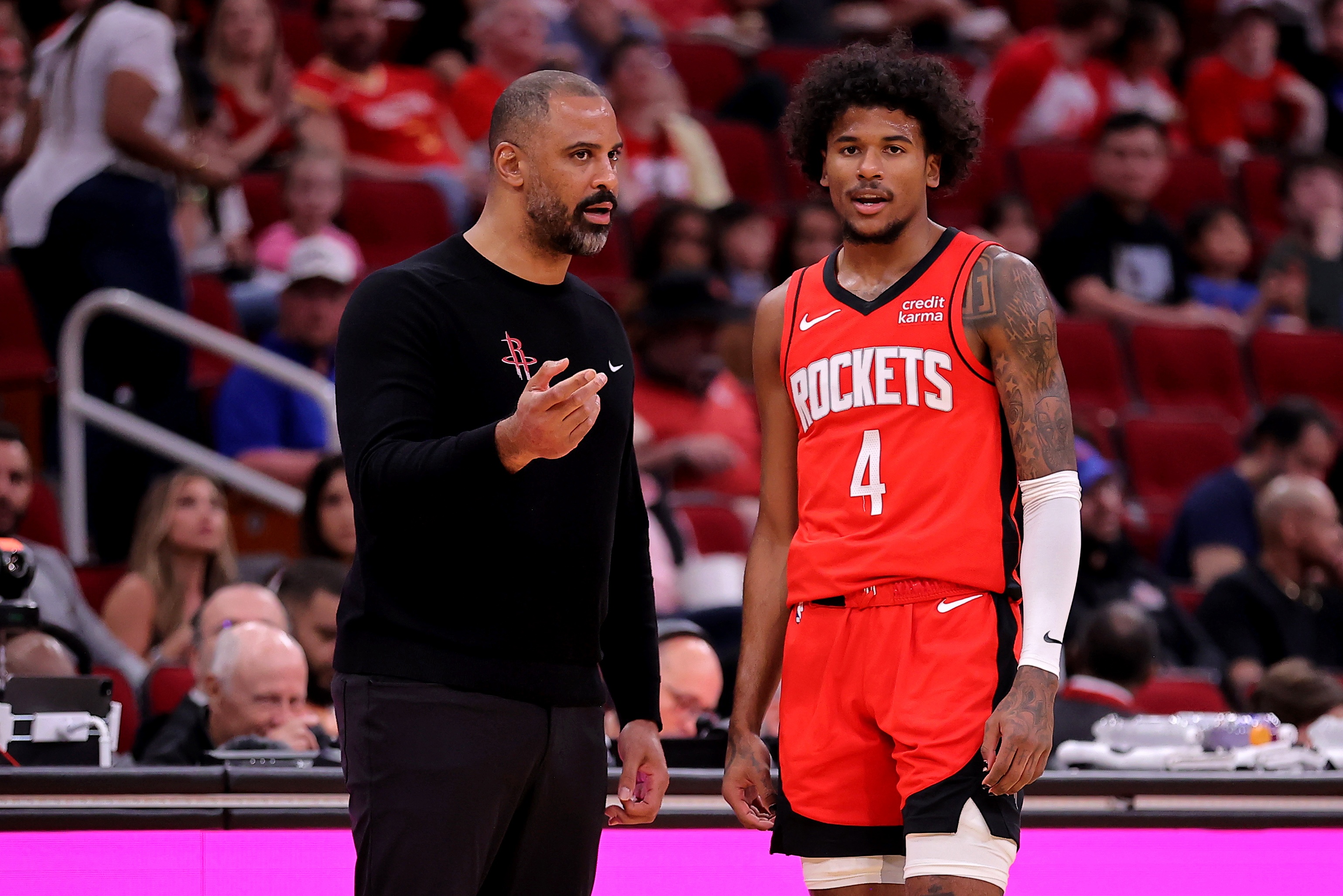 火箭队险胜马刺队,晋级季后赛 火箭队险胜马刺队,晋级季后赛