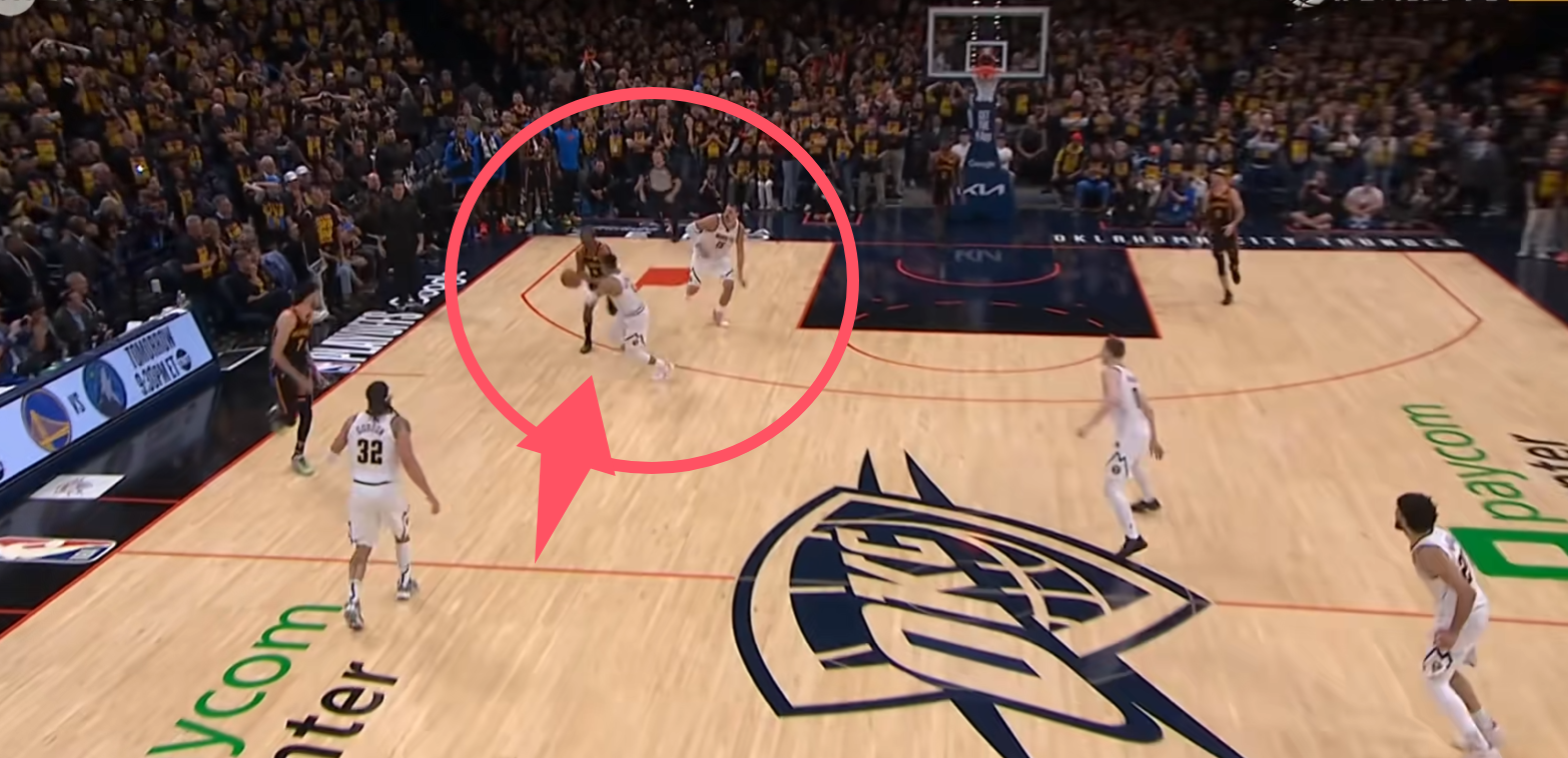 雷霆队擒下马刺队,结束两连败 雷霆队擒下马刺队,结束两连败