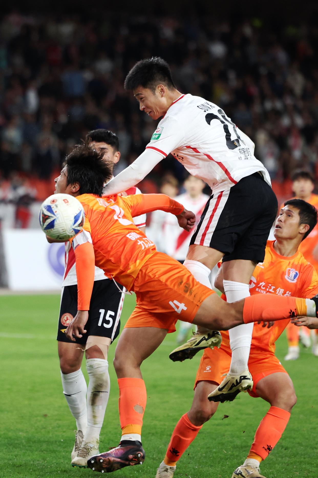 开云体育app-全国各地足球赛事精彩纷呈，竞技水平逐渐提高