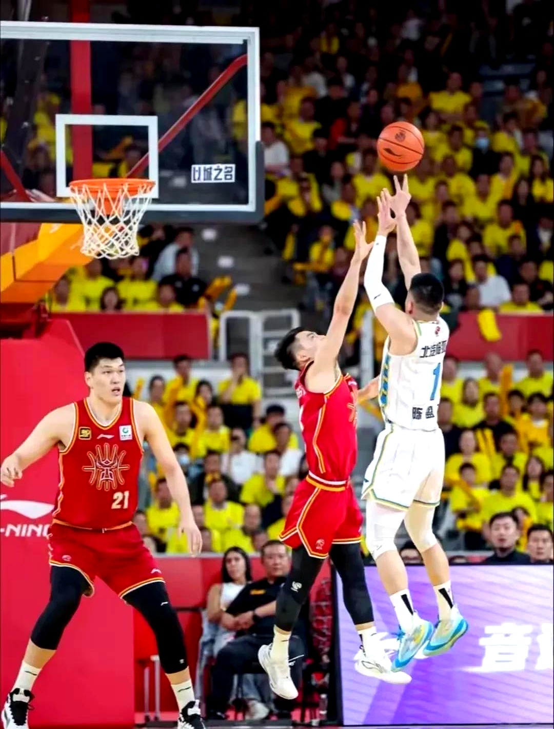 辽宁队大胜天津队,领跑联赛 辽宁队大胜天津队,领跑联赛