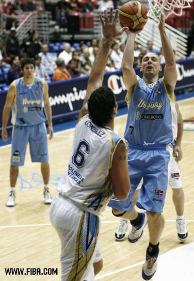 乌拉圭篮球联赛球员独砍高分，挑战无人能挡