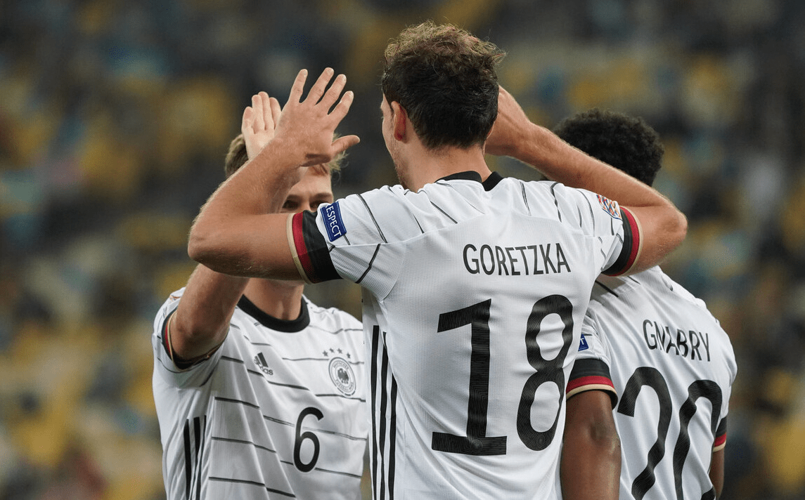 包含那不勒斯鏖战德国，卡瓦哈尔状态火热的词条