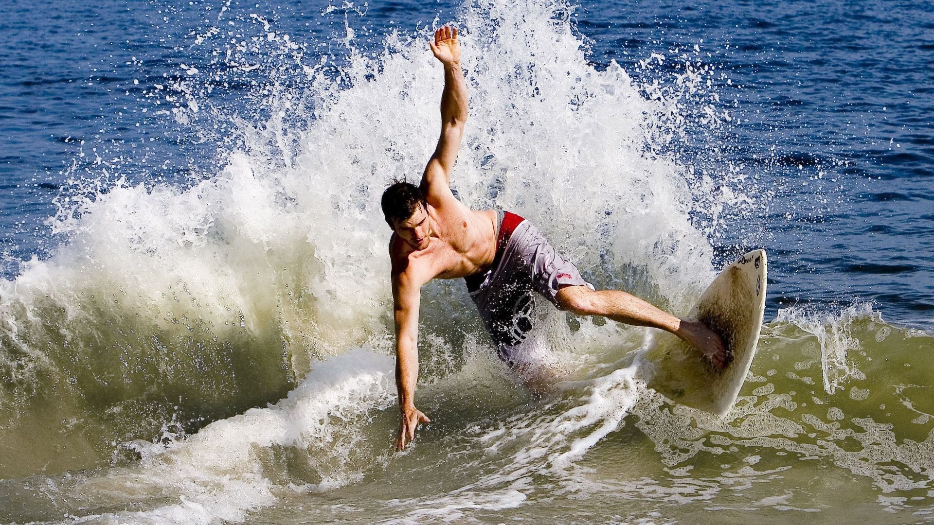 龙腾老特拉福德，一场2-1的跨国对话与苏亚雷斯的封喉时刻